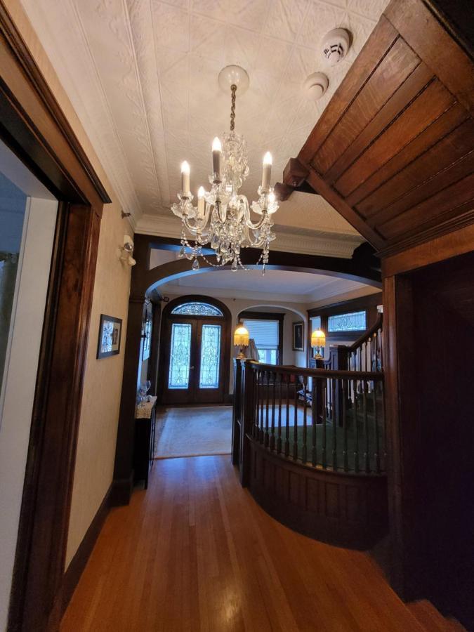 Ruby Manor Bed & Breakfast Ґананокве Екстер'єр фото