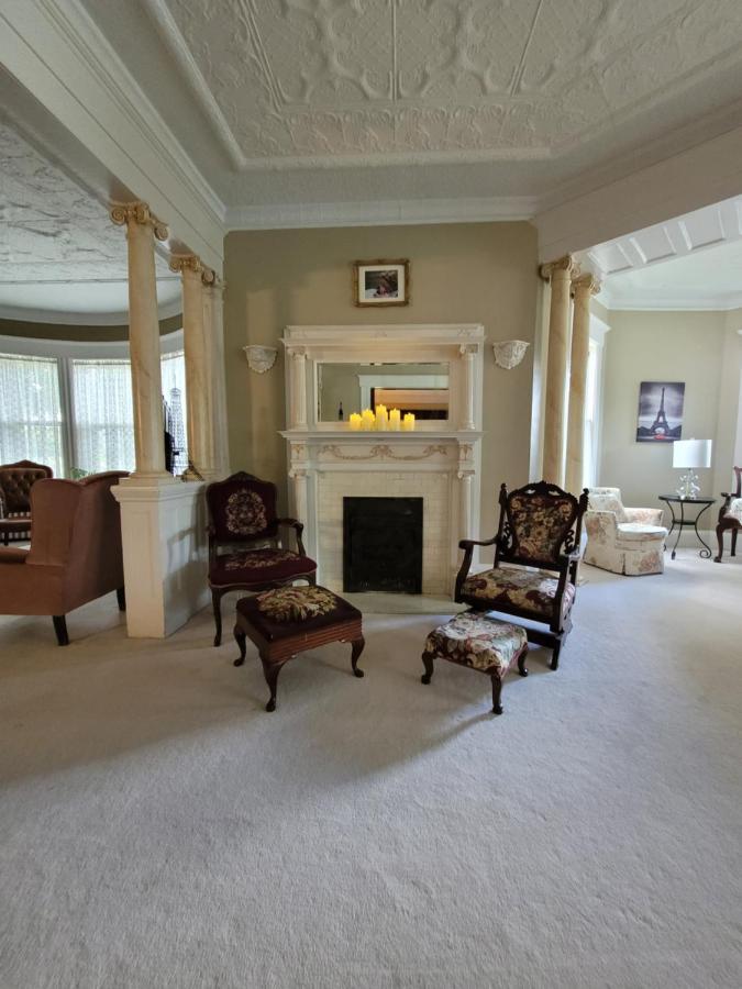 Ruby Manor Bed & Breakfast Ґананокве Екстер'єр фото