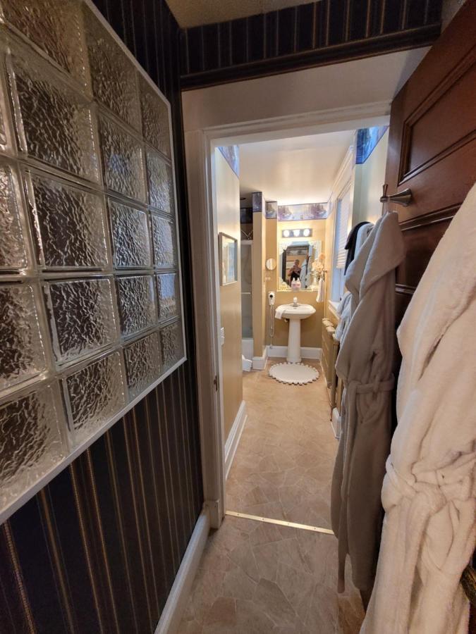 Ruby Manor Bed & Breakfast Ґананокве Екстер'єр фото