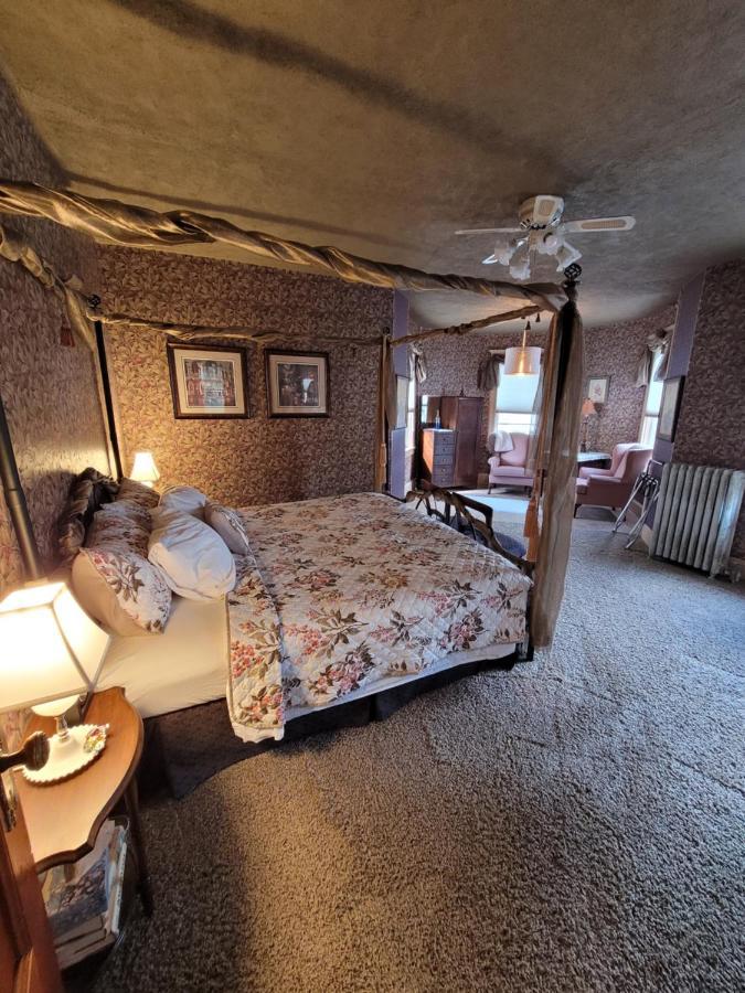 Ruby Manor Bed & Breakfast Ґананокве Екстер'єр фото