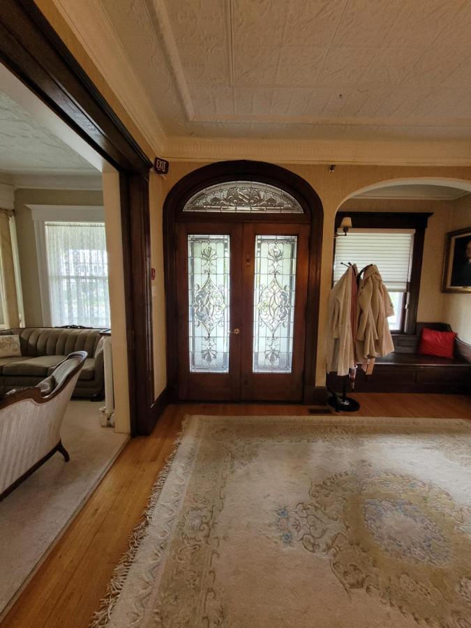Ruby Manor Bed & Breakfast Ґананокве Екстер'єр фото