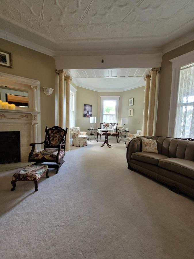 Ruby Manor Bed & Breakfast Ґананокве Екстер'єр фото