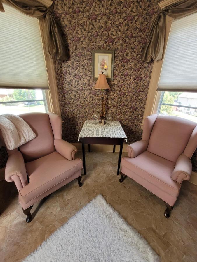 Ruby Manor Bed & Breakfast Ґананокве Екстер'єр фото