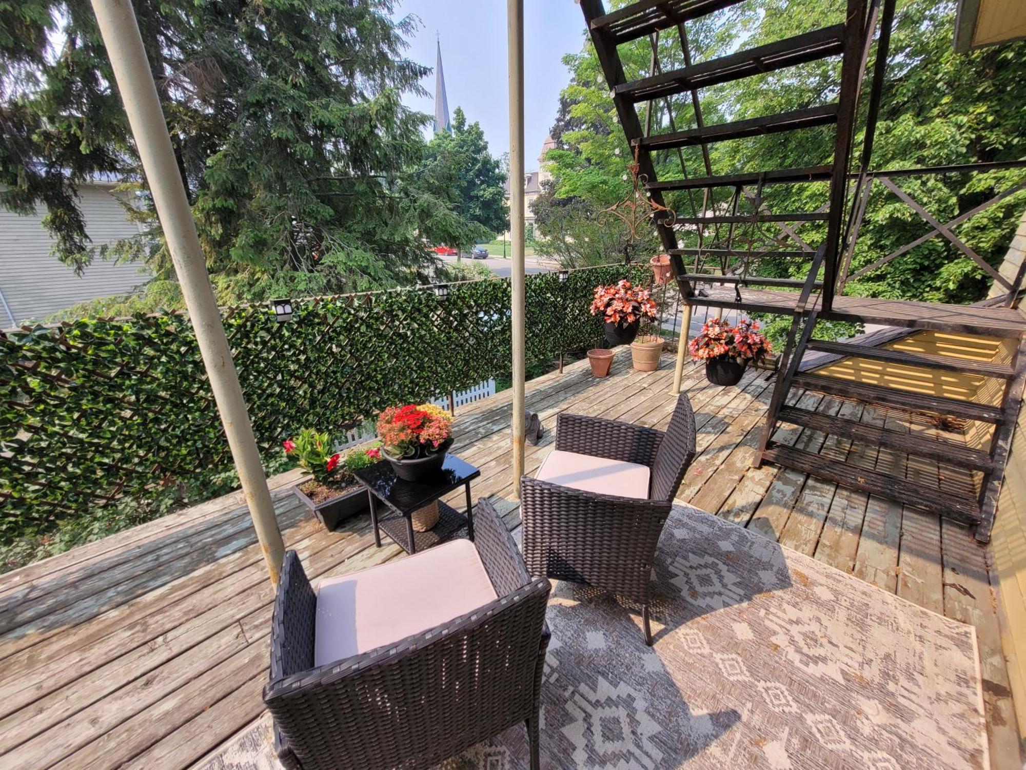 Ruby Manor Bed & Breakfast Ґананокве Екстер'єр фото